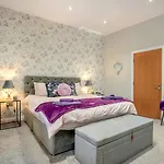 2 Bed In Oc-c33513 *