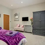 شقة 2 Bed In Oc-c33513 *