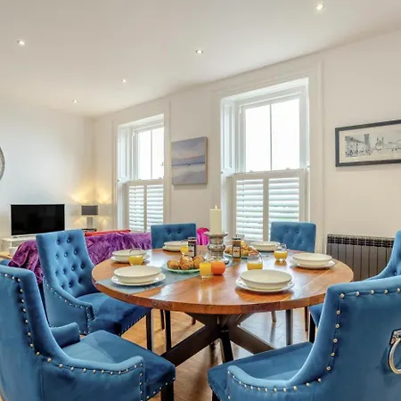 2 Bed In Oc-c33513 *