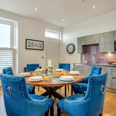 2 Bed In Oc-c33513 *