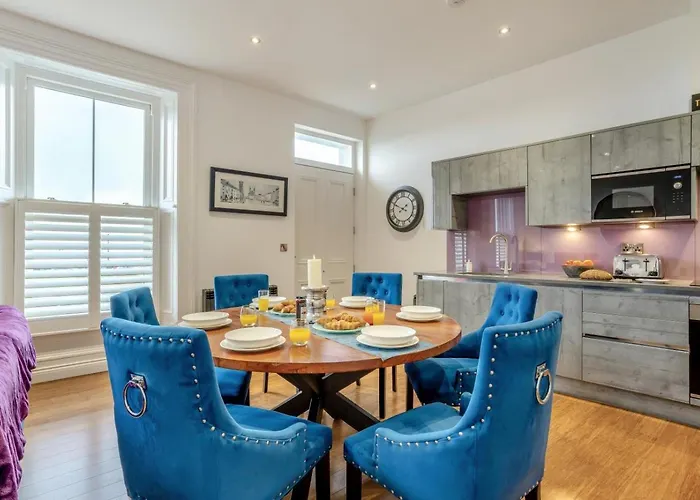 2 Bed In Oc-c33513 *